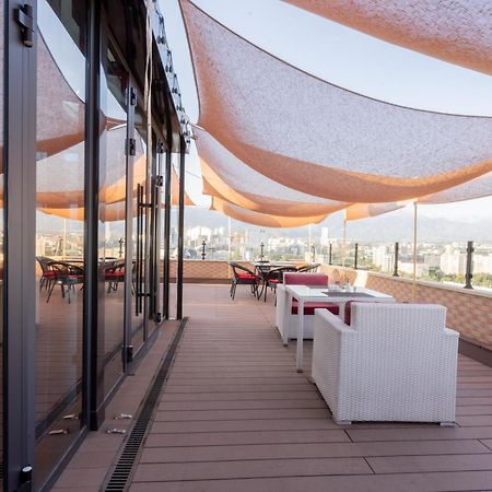 Reikartz Sky Almaty Hotel Exterior foto