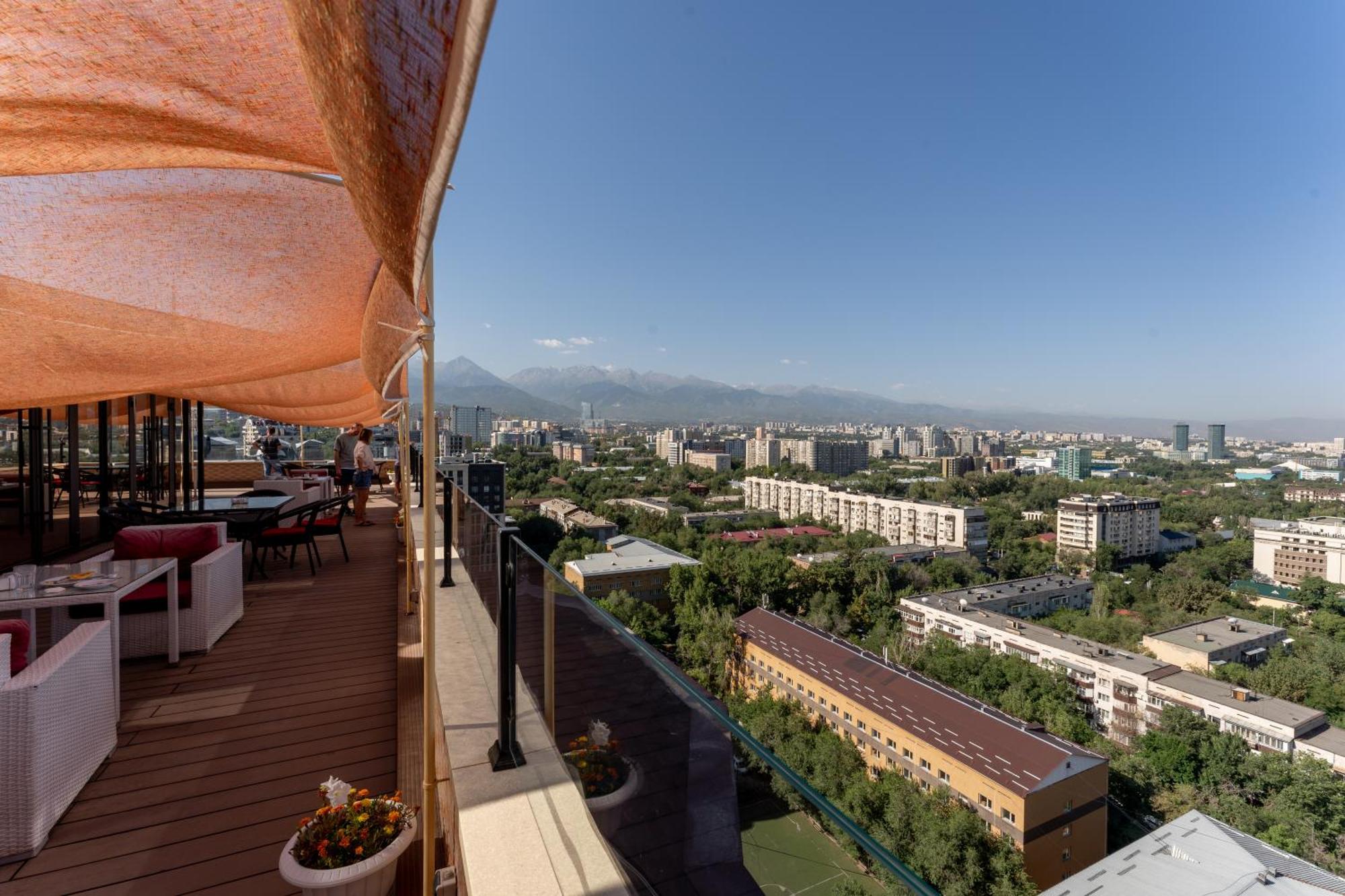 Reikartz Sky Almaty Hotel Exterior foto